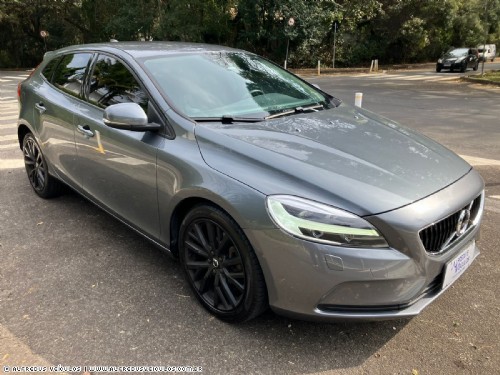 Volvo V40 2.0 T4 MOMENTUM  2018/2019